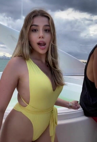 4. Hot Amanda Díaz in Yellow Swimsuit