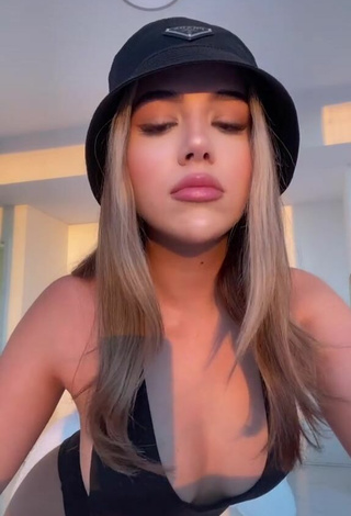 3. Sexy Amanda Díaz Shows Cleavage in Black Swimsuit