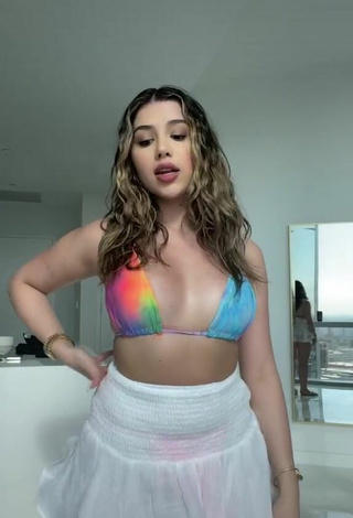 4. Beautiful Amanda Díaz Shows Cleavage in Sexy Bikini Top