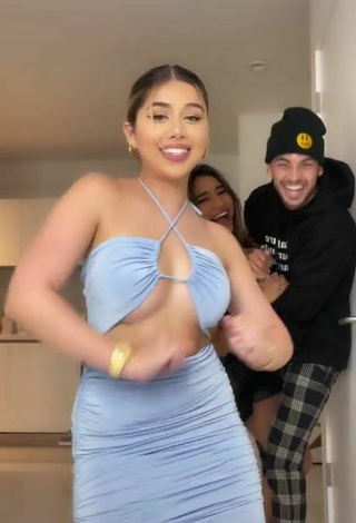 3. Sexy Amanda Díaz in Blue Dress while Twerking