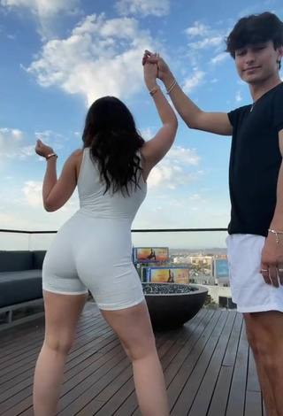 3. Sexy Amanda Díaz Shows Butt
