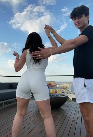 5. Sexy Amanda Díaz Shows Butt