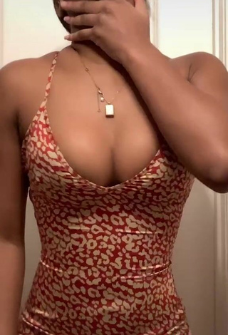 5. Beautiful Angel Ogbonna Shows Cleavage in Sexy Dress