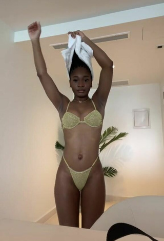 Sexy Angel Ogbonna Shows Butt