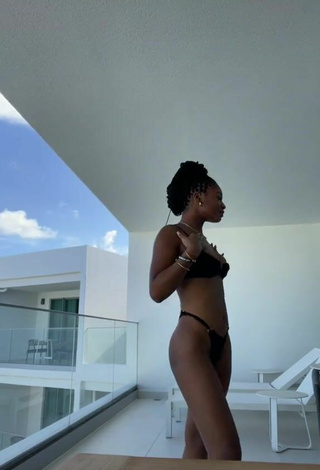 4. Sexy Angel Ogbonna Shows Butt on the Balcony