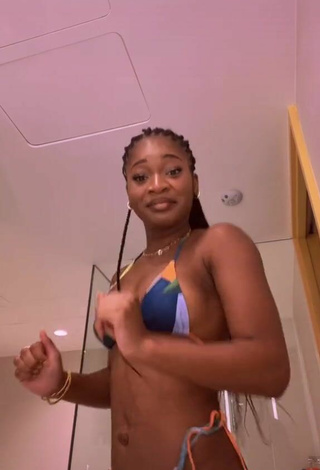 2. Beautiful Angel Ogbonna Shows Cleavage and Bouncing Boobs in Sexy Bikini