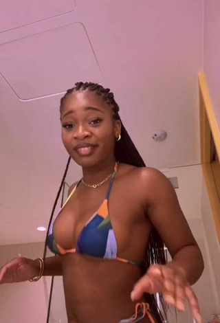 3. Beautiful Angel Ogbonna Shows Cleavage and Bouncing Boobs in Sexy Bikini