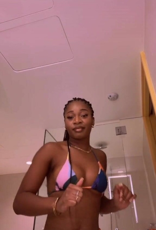 4. Beautiful Angel Ogbonna Shows Cleavage and Bouncing Boobs in Sexy Bikini