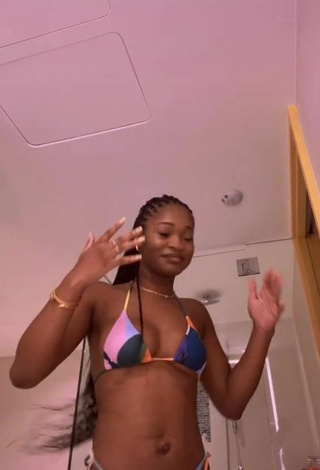 5. Beautiful Angel Ogbonna Shows Cleavage and Bouncing Boobs in Sexy Bikini