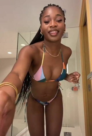 4. Sexy Angel Ogbonna Shows Cleavage in Bikini