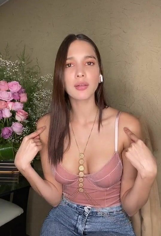 2. Sexy Ary Tenorio Shows Cleavage in Pink Top