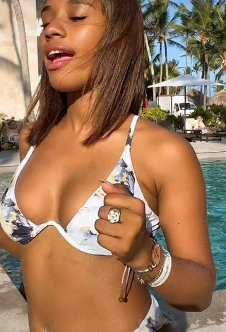 4. Hottie Ashley Montero Shows Cleavage and Bouncing Boobs in Bikini at the Pool