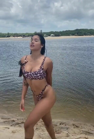 5. Breathtaking Ayarla Souza in Bikini at the Beach
