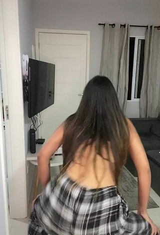 4. Erotic Ayarla Souza Shows Big Butt while Twerking