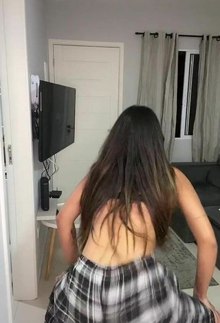 5. Erotic Ayarla Souza Shows Big Butt while Twerking