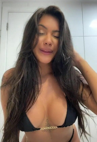Hottie Ayarla Souza Shows Cleavage in Black Bikini