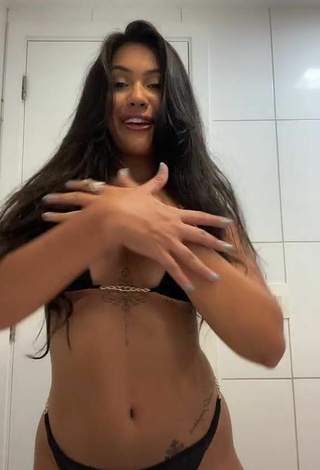 2. Hottie Ayarla Souza Shows Cleavage in Black Bikini