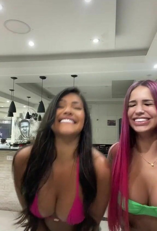 2. Sexy Ayarla Souza Shows Cleavage in Bikini Top