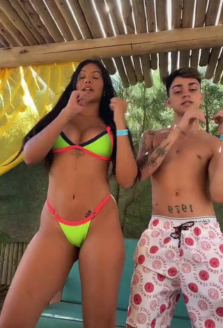 3. Hot Ayarla Souza Shows Cleavage in Bikini