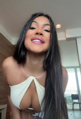 Sweetie Ayarla Souza Shows Cleavage in White Crop Top
