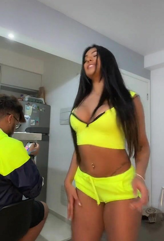 4. Hot Ayarla Souza Shows Cleavage in Yellow Crop Top