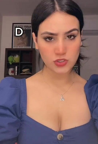 4. Sexy Barbara Nuñez Treviñ Shows Cleavage in Blue Crop Top