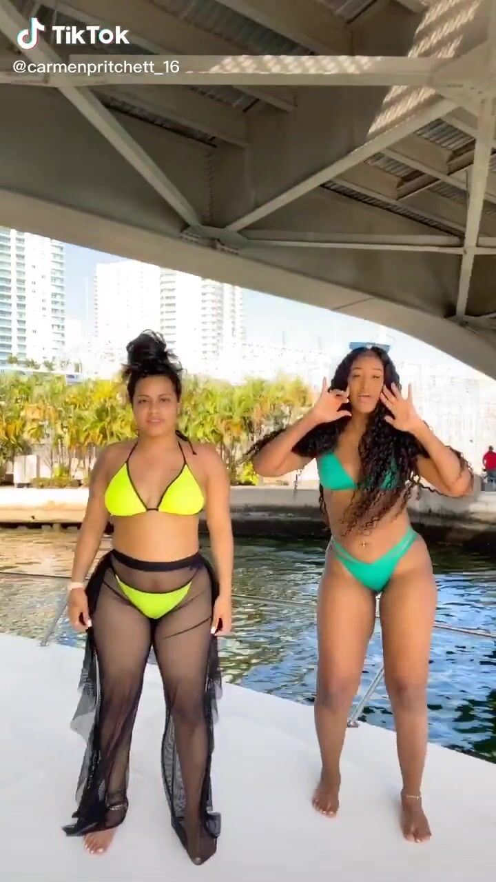Sexy Carmen Pritchett In Bikini On A Boat Sexyfilter Comsexiezpix Web Porn