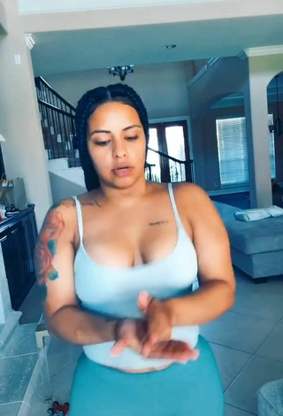 2. Sexy Carmen Pritchett Shows Cleavage and Bouncing Boobs in Grey Top