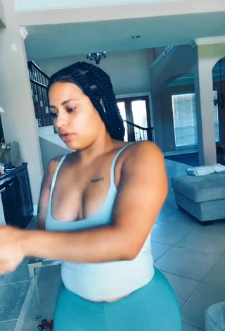 3. Sexy Carmen Pritchett Shows Cleavage and Bouncing Boobs in Grey Top