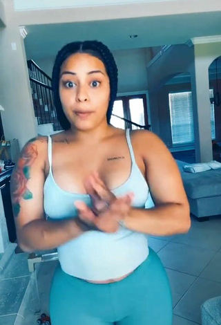 5. Sexy Carmen Pritchett Shows Cleavage and Bouncing Boobs in Grey Top