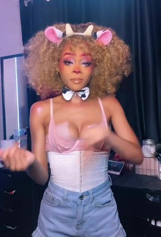 3. Sweetie Caeli Shows Cleavage and Bouncing Boobs in White Corset