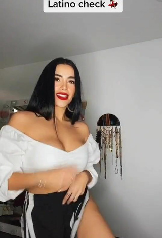 2. Alluring Dania Méndez Shows Cleavage in Erotic White Crop Top