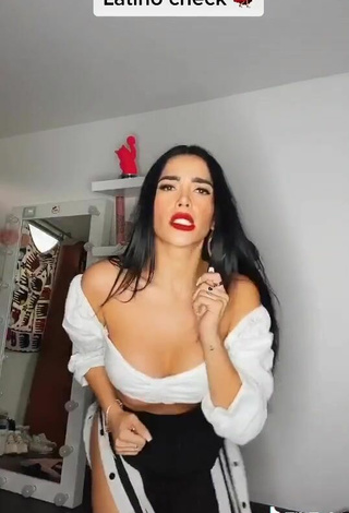 4. Alluring Dania Méndez Shows Cleavage in Erotic White Crop Top