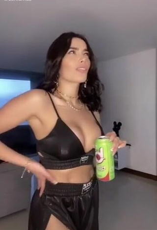 2. Sexy Dania Méndez Shows Cleavage in Black Sport Bra