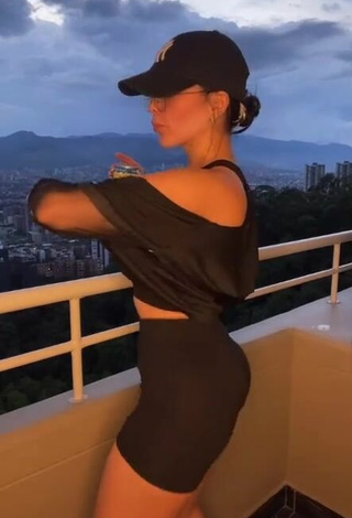 5. Hottest Dania Méndez in Black Crop Top on the Balcony