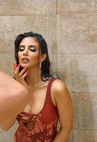 4. Sexy Dayanara Peralta Shows Cleavage in Swimsuit